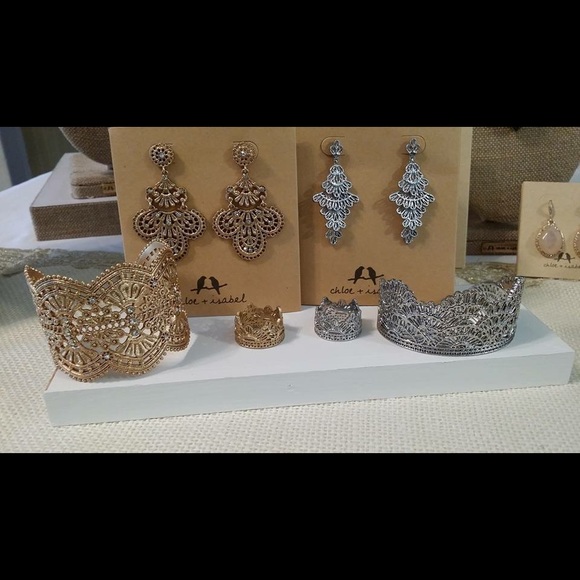 New Chloe + Isabel Queen’s Lace Ring - Gold - Picture 4 of 7